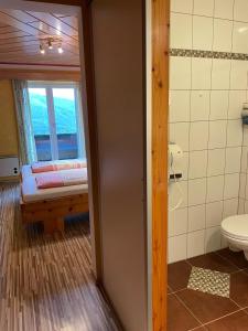 A bathroom at Gasthaus Schöberingerhof