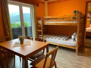 A bed or beds in a room at Gasthaus Schöberingerhof