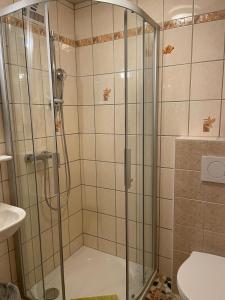 A bathroom at Gasthaus Schöberingerhof