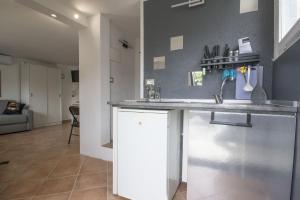 a kitchen with a sink and a counter top at La DaMa in Germignaga