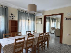 a dining room with a table and chairs at Magnífico piso céntrico in Isla Cristina