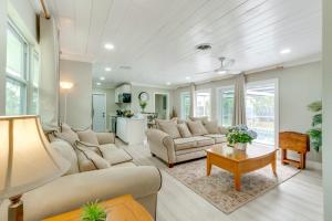 Χώρος καθιστικού στο Peaceful Family Home with Patio in North Port!
