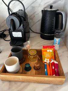 Tiny House RosaLodge的咖啡和沏茶工具
