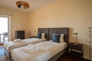 Una cama o camas en una habitación de Casa dos Ciprestes