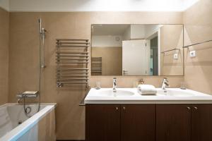 Un baño de Casa dos Ciprestes 33 fotos más