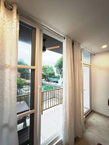 Lake view Resort cherai的阳台或露台
