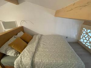 a bedroom with a bed and a window at Logement avec terrasse in Cogolin