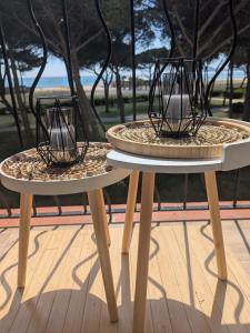two tables with baskets on them on a porch at TRESOR LITTORAL, belle vue direct plage in Argelès-sur-Mer