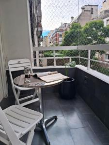 Recoleta, departamento de lujo a estrenar的阳台或露台