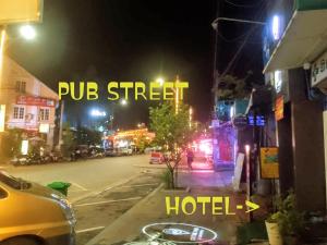 Gallery image of FULL MOON HOSTEL sky bar PARTY in Pub Street el rincón Español in Siem Reap +42 photos