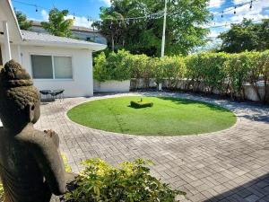 Zahrada ubytování Charming Studio in a Beautiful Neighborhood Setting + 3 fotografie