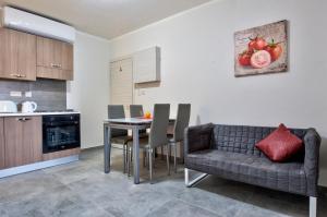Kuchyň nebo kuchyňský kout v ubytování Central Suites