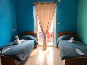 Ένα ή περισσότερα κρεβάτια σε δωμάτιο στο Odysseas Apartment Nea Chora