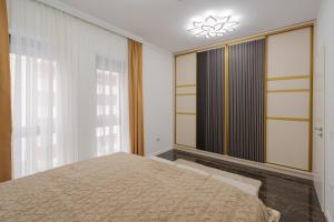 a bedroom with a bed and a large window at Adela & Robert Home cu piscină și parcare privată in Giroc +54 photos
