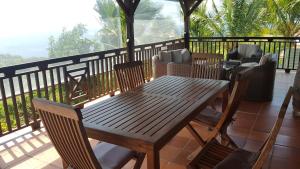 Μπαλκόνι ή βεράντα στο Kay Babou, villa avec vue sur les Caraïbes, Case Pilote Martinique