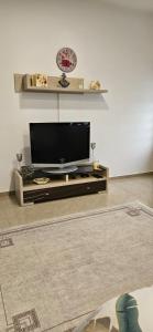 TV a/nebo společenská místnost v ubytování Javor