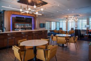 a restaurant with tables and chairs and a bar at Courtyard by Marriott Lake City in Lake City