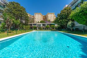 Bazén v ubytování Balmoral suite apartment nebo v jeho okolí