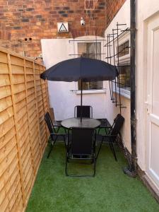 Патио или другая зона на открытом воздухе в Cosy home in the City Centre