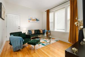 a living room with a green couch and a glass table at 15mins DT Wicker Park Gem Sleeps 7 FreePark in Chicago