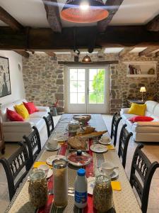 Χώρος καθιστικού στο Ameztoia XVe siècle chambres d'hôtes Navarraises