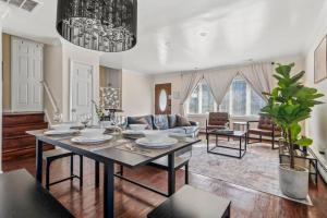 Χώρος καθιστικού στο 556b) Large 3 bedroom with Parking