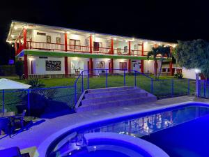 Bazén v ubytování Finca Hotel Resplandor Quindiano - Eje Cafetero Quindío nebo v jeho okolí