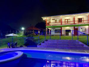 Bazén v ubytování Finca Hotel Resplandor Quindiano - Eje Cafetero Quindío nebo v jeho okolí