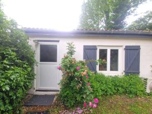 Zahrada ubytování Le Guichard #Terrasse#Parking