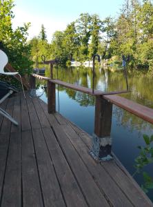 a bench sitting on a dock next to a lake at La détente in Féchain