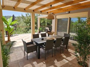 a patio with a table and chairs on a patio at Villa Del Monte in Arménoi