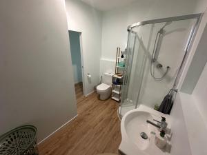 Koupelna v ubytování Otaika Valley Cottage