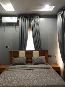 Postel nebo postele na pokoji v ubytování Circle staycation