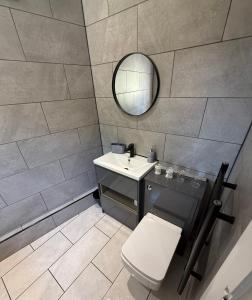 Ένα μπάνιο στο Modern 2 Bedroom Private Detached Cottage +19 φωτογραφίες