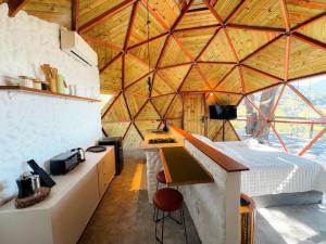 a large room with a large wooden ceiling at The Hype Domo in Paraisópolis