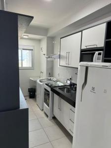 Kuchyň nebo kuchyňský kout v ubytování edificio Mandarim vista baia