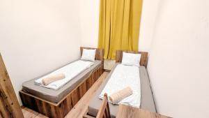 two bunk beds in a room with yellow curtains at Spacious Rooms - 15 Min from Airport & City Center, 5 Min from Vienna Main-Bus Station EZ 12 in Vienna +11 photos