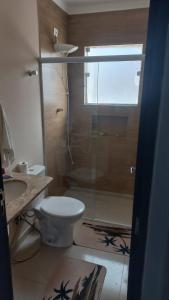 Ένα μπάνιο στο Casa terréa Azul da Ilha 550m da praia