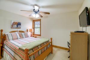 a bedroom with a bed and a ceiling fan at Mountain Condo 2 Mi to Dtwn Banner Elk with Views! in Banner Elk