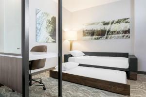 Postel nebo postele na pokoji v ubytování SpringHill Suites by Marriott Truckee Lake Tahoe