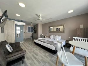 a bedroom with a bed and a couch and a table at Aparta estudio en el edificio bahia 79 apartasuites in Cartagena de Indias