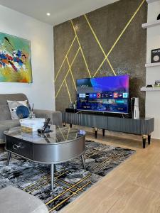 TV a/nebo společenská místnost v ubytování Luxury home in Kigali, Rebero