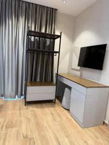 TV a/nebo společenská místnost v ubytování Afrimi Hotel