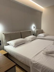 Postel nebo postele na pokoji v ubytování Afrimi Hotel