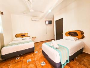 Postel nebo postele na pokoji v ubytování Hotel MB Bacalar