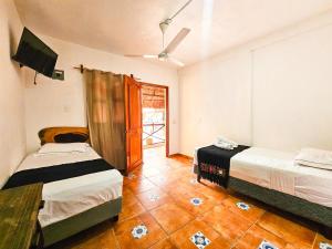 Postel nebo postele na pokoji v ubytování Hotel MB Bacalar
