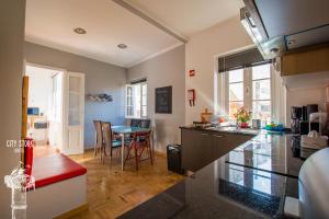 a kitchen and living room with a table and chairs at City Stork Hostel in Portimão