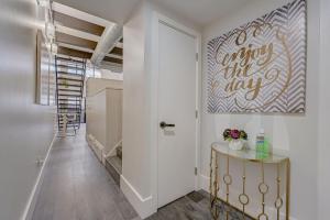 Fotografie z fotogalerie ubytování Modern Luxury Loft facing Santana Row with Balcony v destinaci San Jose