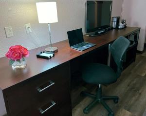 TV o dispositivi per l'intrattenimento presso Coast Swift Current Hotel