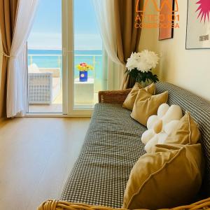 Posezení v ubytování Conero Casa - Marcelli di Numana in Via Litoranea 101 sul mare vista Spiaggia con Parcheggio Esclusivo